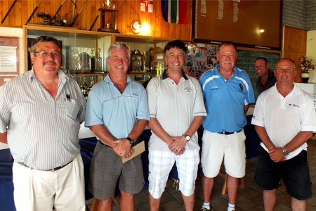  Herberg-aan-See Gholfdag se 1ste wenspan, met vlnr John van Rooyen, Malcolm Bury (speler), Christo Spanellis (speler), Bev Swart en André Coetzee 